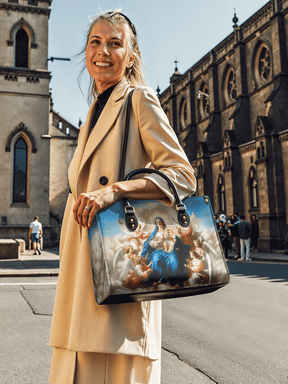 Bolsa de Couro – Ascensão Divina: O Abraço Celestial